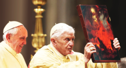 Benedicto XVI y Francisco - Presentación de los Infiernos